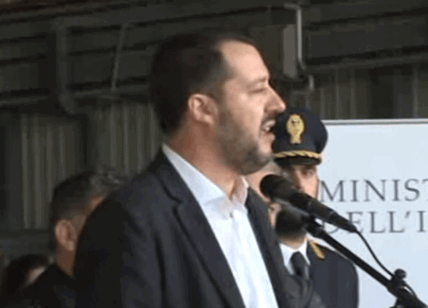 Salvini accoglie 51 veri profughi. Mentre Ppe e Pse vanno a pranzo