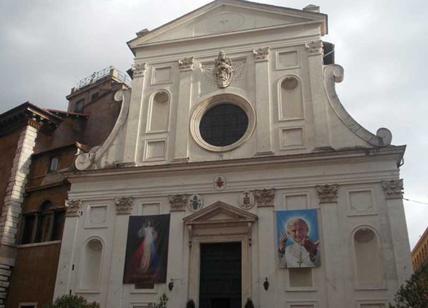 Roma, follia: danneggia una statua di S. Spirito in Sassia e picchia una suora