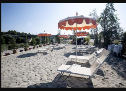 Roma, la spiaggia sul Tevere della Raggi aperta grazie a un accordo con i rom