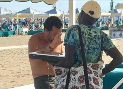 salvini vu cumpra migrante spiaggia