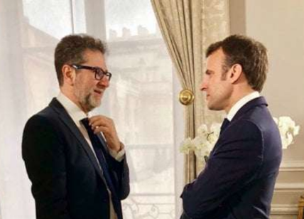 Fazio e "l'onore" di intervistare Macron a Che Tempo che fa: la rete insorge