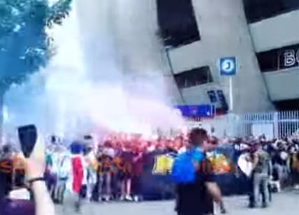 Buffon, il Psg ufficializza l'acquisto: tifosi in delirio fuori dallo stadio