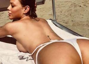 SILVIA PROVVEDI LATO B E TOPLESS. Belen, Cecilia Rodriguez, Canalis... Gallery