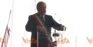 Sindaco di Genova Bucci si commuove durante il discorso al Salone Nautico video