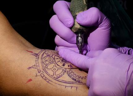 Tattoo mania, è boom di inchiostri killer: 8 lotti sequestrati in un mese