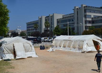 Bari, Tribunale trasferito in una tendopoli: avvocati e magistrati in rivolta