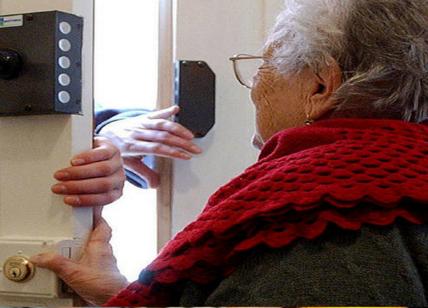 Ruba 12mila euro nella casa di una coppia di anziani: romena arrestata a Roma