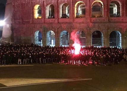 Lazio-Siviglia, rissa tra tifosi nella notte: 3 accoltellati. Follia ultras