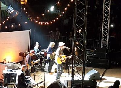 Zafferana Etnea Concerto Francesco De Gregori con la band