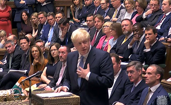 Brexit, ennesimo schiaffo a Johnson: camera approva la legge contro il no-deal