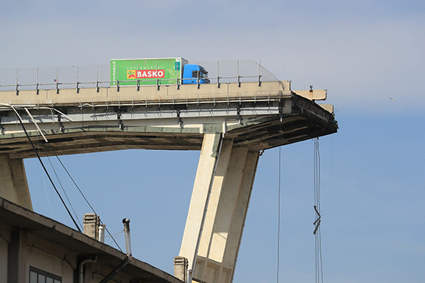 Ponte Genova: "Le ispezioni al viadotto fatte con binocoli e cannochiali".