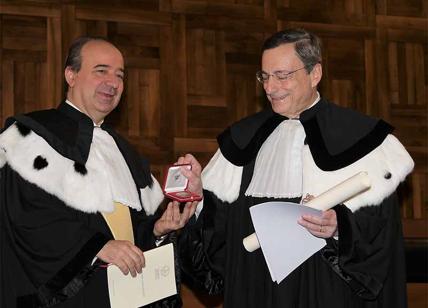 Mario Draghi riceve Laurea Honoris in Economia a Milano Uviversità Cattolica.