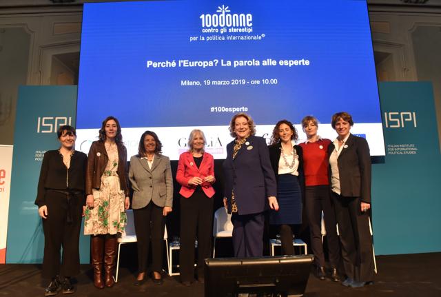 Diana Bracco con le relatrici e la moderatrice dei quattro panel che si sono alternati all'ISPI Diana Bracco con le relatrici e la moderatrice dei quattro panel che si sono alternati all'ISPI