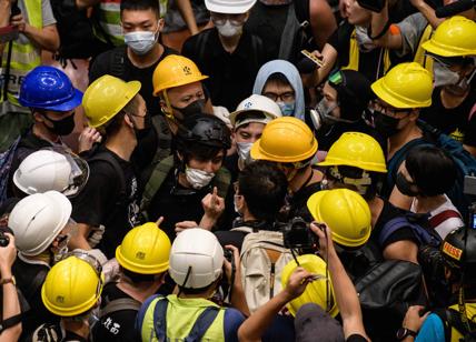 Hong Kong: decine di migliaia in piazza contro il governo