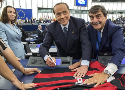 Lega, tra Salvini e Toti chi vince è di nuovo Berlusconi: retroscena clamoroso