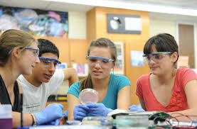 Amgen Biotech Experience (ABE) porta le biotecnologie nelle scuole superiori