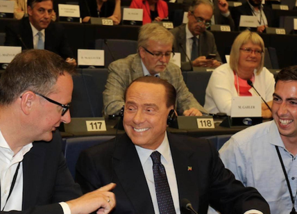 Forza Italia, Silvio Berlusconi vuole riprendersi il partito. Ecco come farà