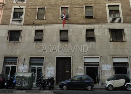Casapound, rimossa la scritta dall'immobile occupato in via Napoleone III