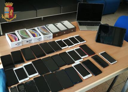 Iphone mania, oltre 50 cellulari rubati in casa: bottino da 60mila euro