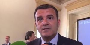 Centinaio a Di Battista Faccia pace con se stesso, non può cambiare idea in base al fuso orario