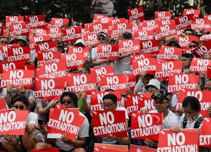 Cina, assediato il parlamento di Hong Kong contro la legge sull'estradizione