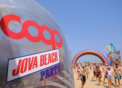 Jova Beach Tour, le 500mila bottigliette di plastica ora sono tshirt sportive
