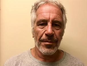 Epstein, l'amica complice rintracciata in un fast food a Los Angeles