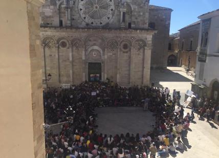 Friday For Future a Troia, sit-in di speranza all'ombra della Cattedrale