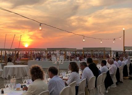 Forte dei Marmi A Tavola sulla Spiaggia