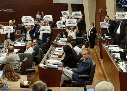 Regione, protesta M5S: "Fratus dimettiti da sindaco di Legnano"