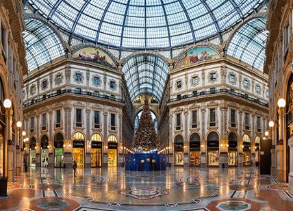 Albero Di Natale Swarovski Milano 2019.Swarovski Illumina La Galleria A Milano Albero E Volta Brillano Per Natale Affaritaliani It