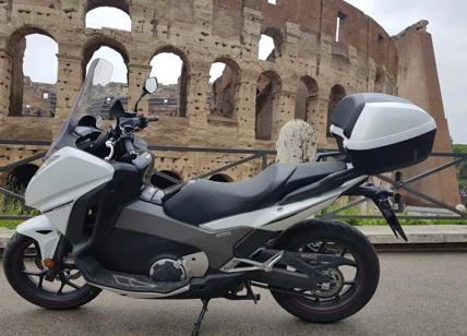 Test sulle strade di Roma per la Honda Integra. Maxi scooter, vera moto