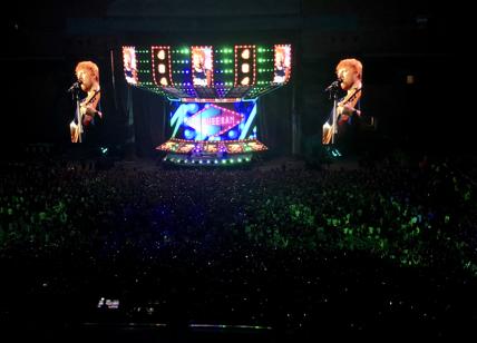 Ed Sheeran incanta e conquista San Siro. A Milano uno show senza precedenti