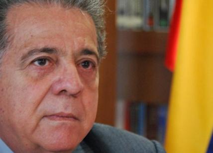 Venezuela, si dimette l'ambasciatore in Italia: "Niente soldi per l'affitto"