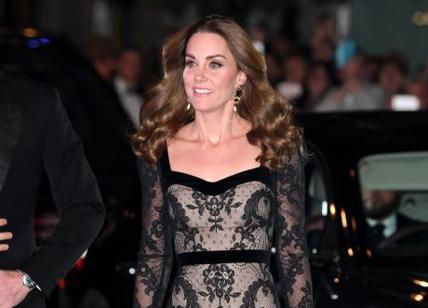 Kate Middleton incanta con abito in pizzo nero trasparente-ROYAL FAMILY NEWS