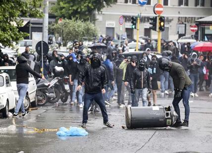 Lazio-Atalanta, follia ultras: attacco ai vigili, città paralizzata e 5 fermi