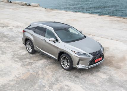 Lexus RX Hybrid, si rinnova e fissa nuovi standard