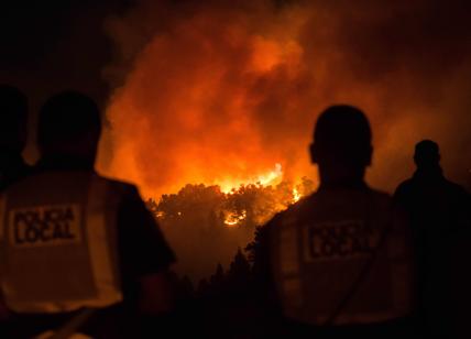 Rogo nella notte: brucia un'autofficina di 300 metri quadri alla Cecchignola