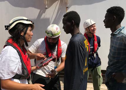 Migranti, ora emergenza Ocean Viking: 356 in attesa da 12 giorni