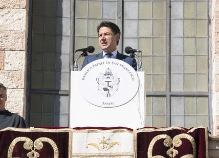 Governo, la nuova strategia di Conte. Con un occhio di riguardo per Renzi