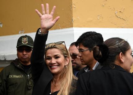 Bolivia, altro passo verso gli Usa. Anez rompe relazioni con Cuba e si candida