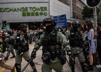 Hong Kong, Natale di proteste: polizia usa spray urticante