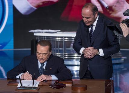 Leopolda 2019, Renzi presenta il Manifesto. IV, firma col notaio 'stile Vespa'