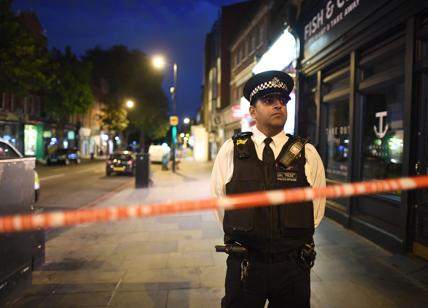 Gb: poliziotto assalito con machete a Londra, "escluso terrorismo"