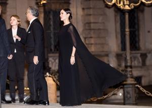Mara Carfagna incanta in nero alla cena di Stato con Xi Jinping. FOTO