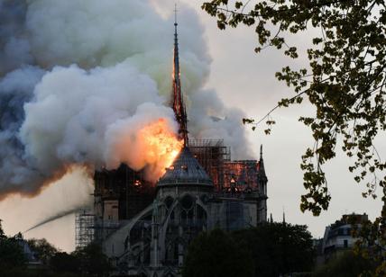 Notre Dame, i siti jihadisti esultano.La procura indaga per distruzione dolosa