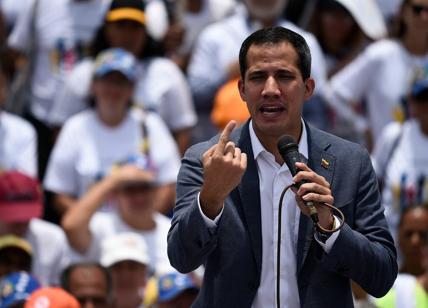Venezuela: polizia impedisce a Guaidò l'accesso al parlamento