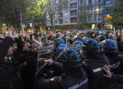 Genova, scontri al comizio di Casapound. Un giornalista picchiato
