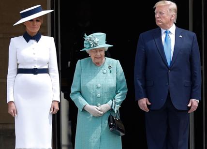 Melania Trump e il mancato inchino alla alla Regina Elisabetta II. FOTO