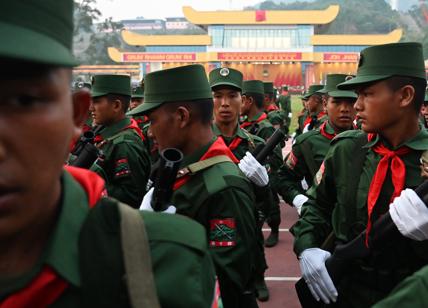 Birmania: ribelli uccidono 15 militari, assaltata la scuola ingegneri esercito